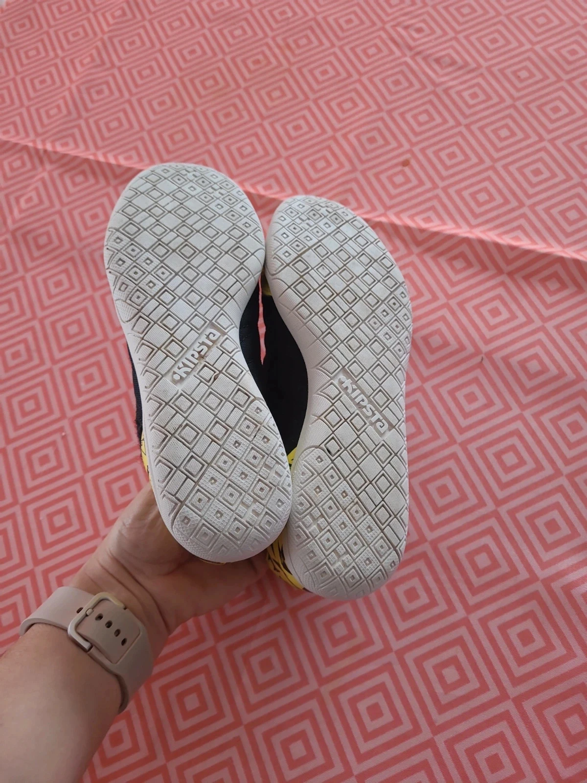 Pair of gym-specific tennis shoes – photo 2